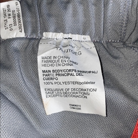 Girls under armor shorts - Picture 4 of 5